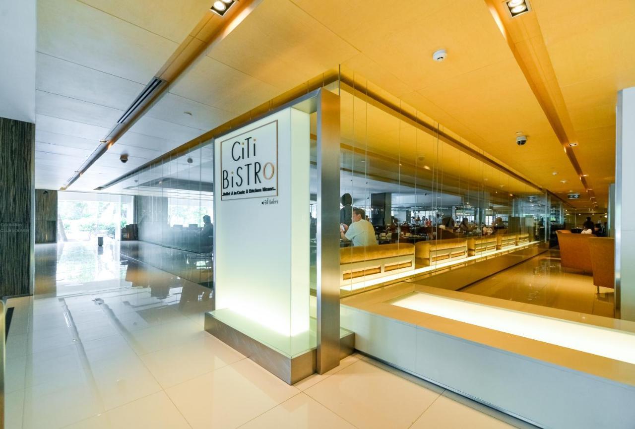 Pathumwan Princess Hotel - Sha Extra Plus Certified Banguecoque Exterior foto The photo shows the entrance to a modern bistro called "Citi BiSTRo." The entrance features sleek, contemporary design elements with a glass facade and polished surfaces. There is a prominent sign displaying the name of the bistro. Inside, the atmosp